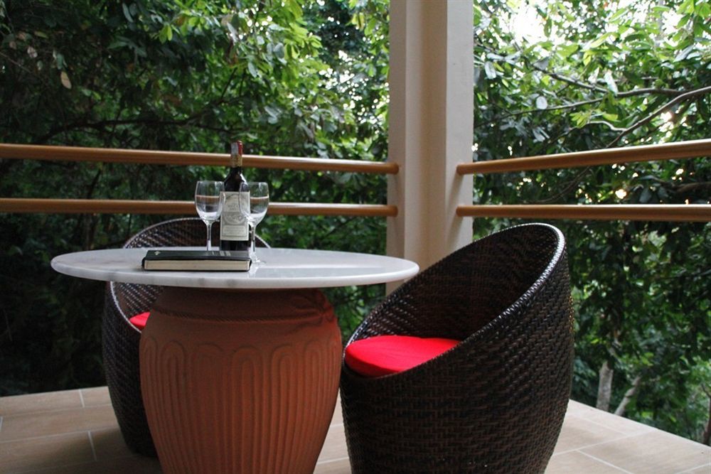 Ambong Rainforest Retreat Pantai Tengah  Extérieur photo