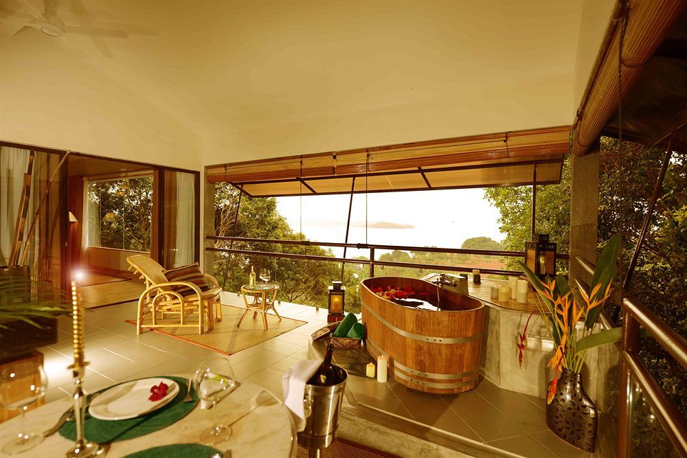 Ambong Rainforest Retreat Pantai Tengah  Extérieur photo
